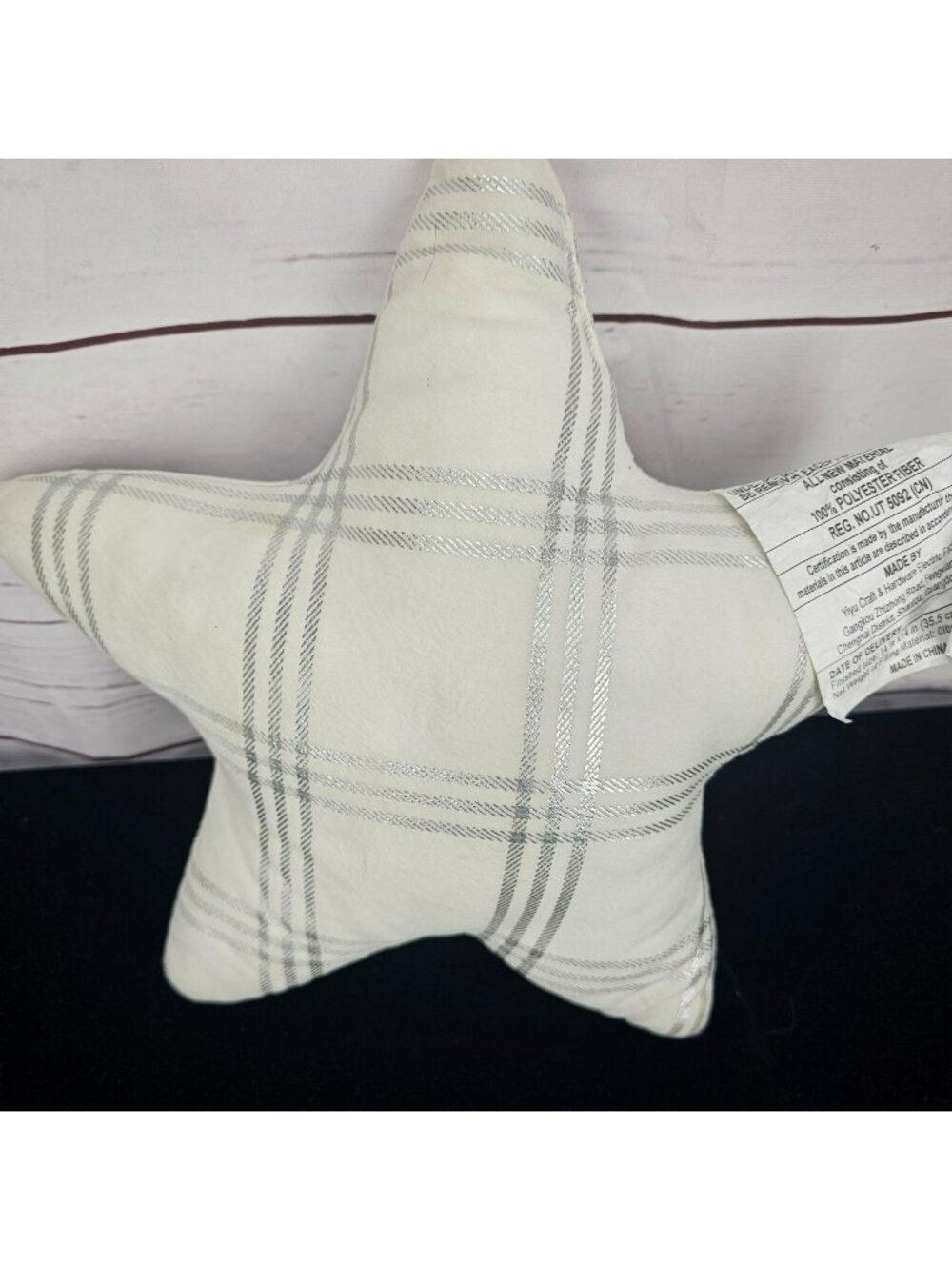 Star-Shaped Throw Pillow With Silver Plaid Pattern - Soft & Cozy Accent For Home